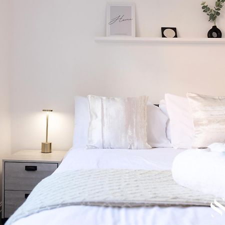 One Bedroom Apartment At Smooth Stays Short Lets & Serviced Accommodation Preston With Parking Near Train Station Bagian luar foto
