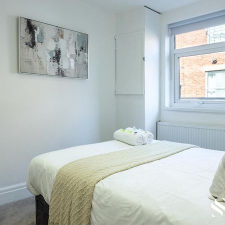 One Bedroom Apartment At Smooth Stays Short Lets & Serviced Accommodation Preston With Parking Near Train Station Bagian luar foto
