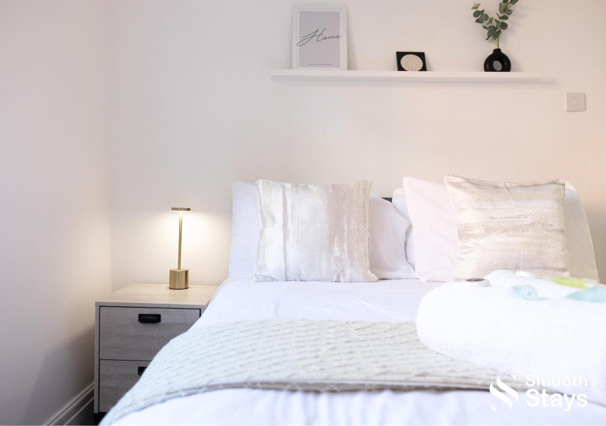 One Bedroom Apartment At Smooth Stays Short Lets & Serviced Accommodation Preston With Parking Near Train Station Bagian luar foto