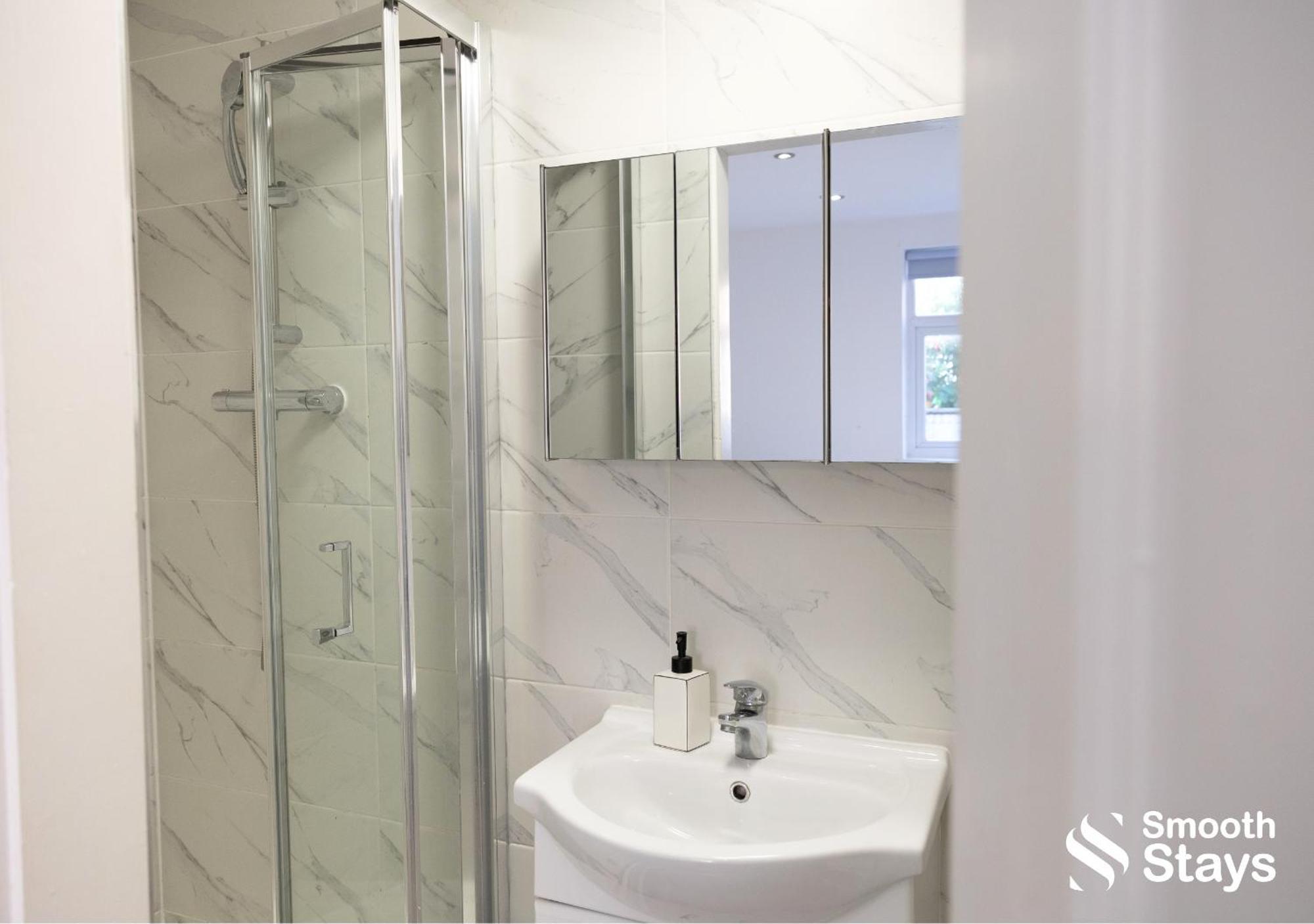 One Bedroom Apartment At Smooth Stays Short Lets & Serviced Accommodation Preston With Parking Near Train Station Bagian luar foto