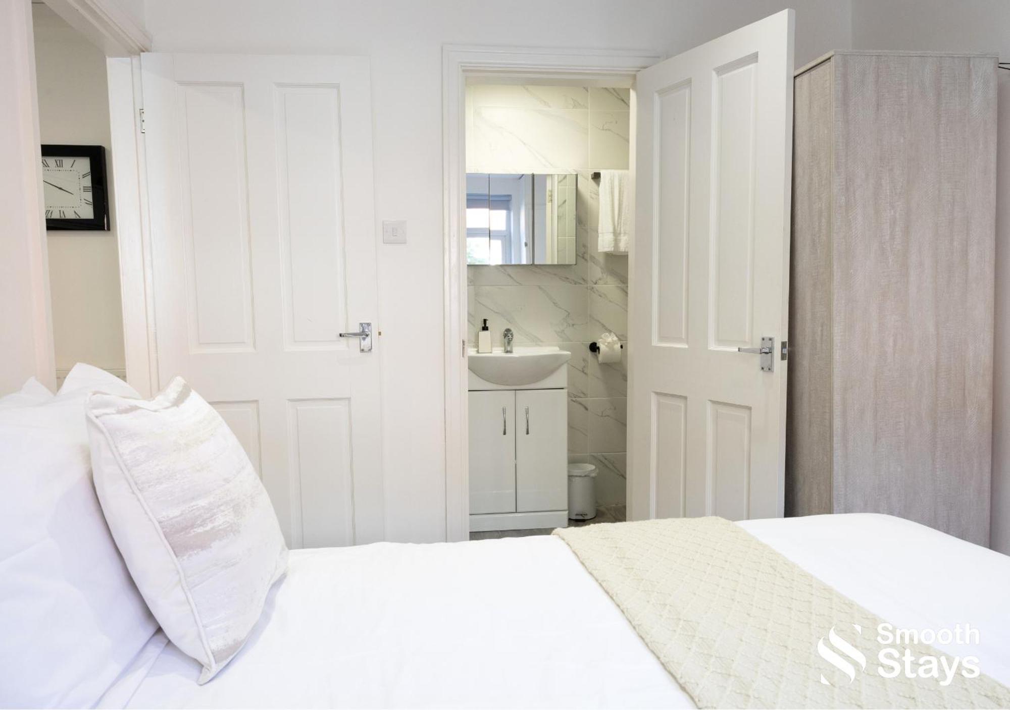 One Bedroom Apartment At Smooth Stays Short Lets & Serviced Accommodation Preston With Parking Near Train Station Bagian luar foto